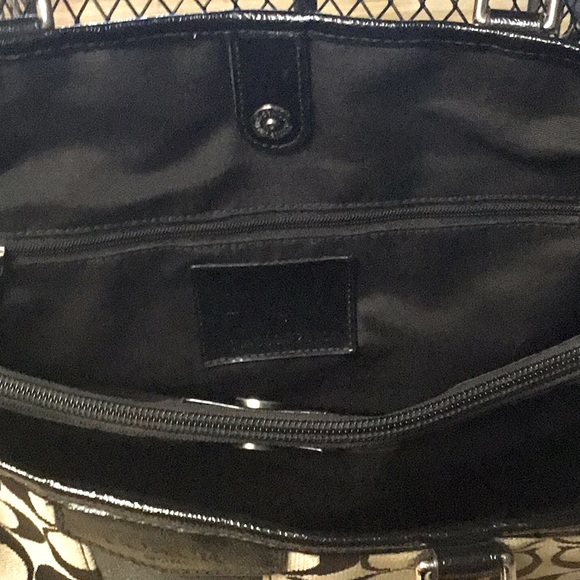 Coach Signature Bag - Picture 3 of 9